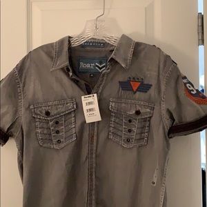 New Men’s Roar shirt sz Medium
